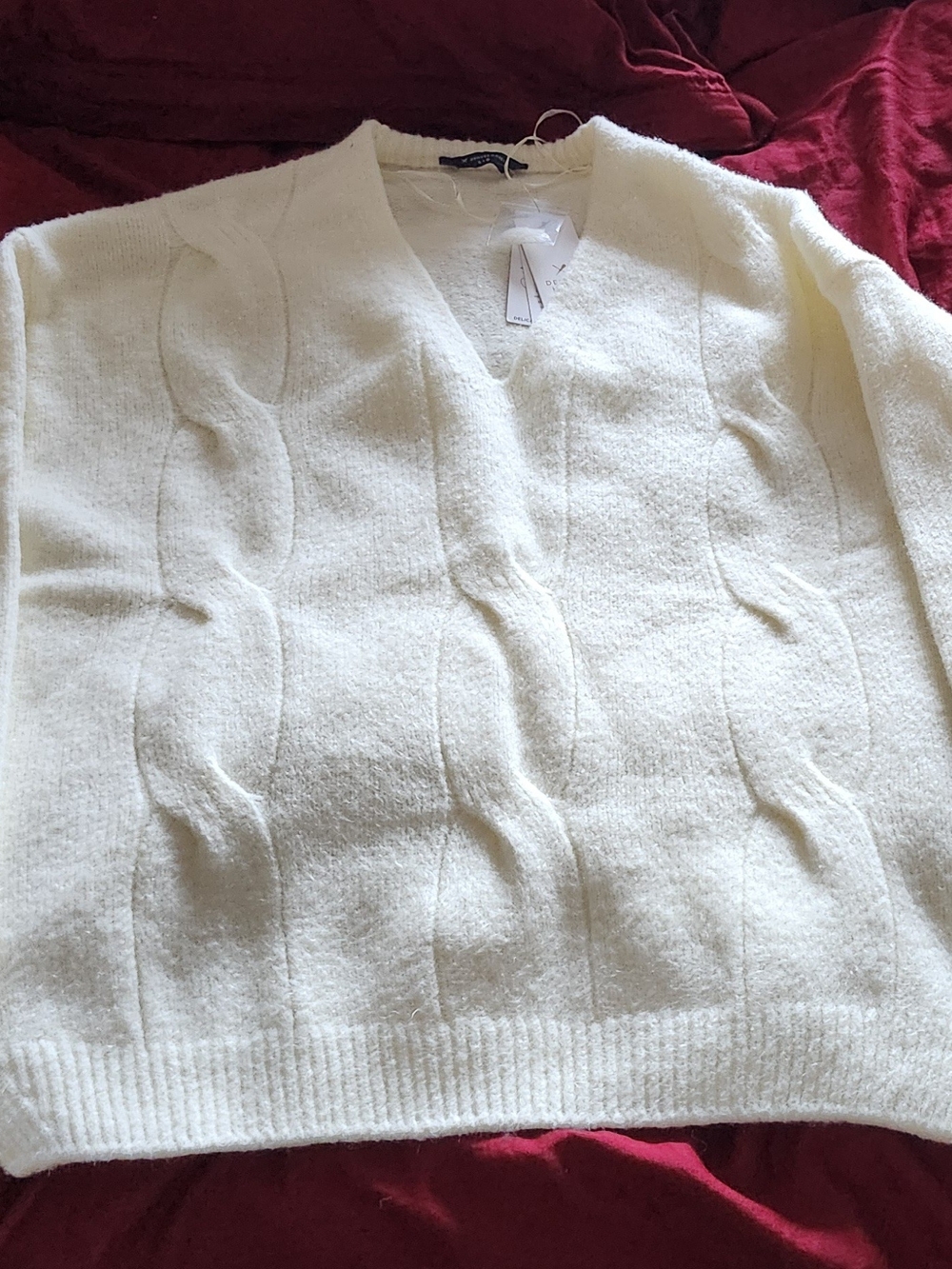 Denver Hayes Cream V-Neck Cable Knit Sweater